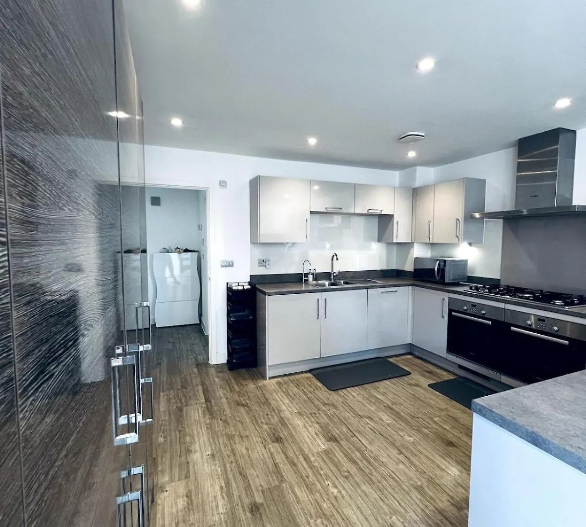 4 Bedroom Home With Study Space Horley Holiday home