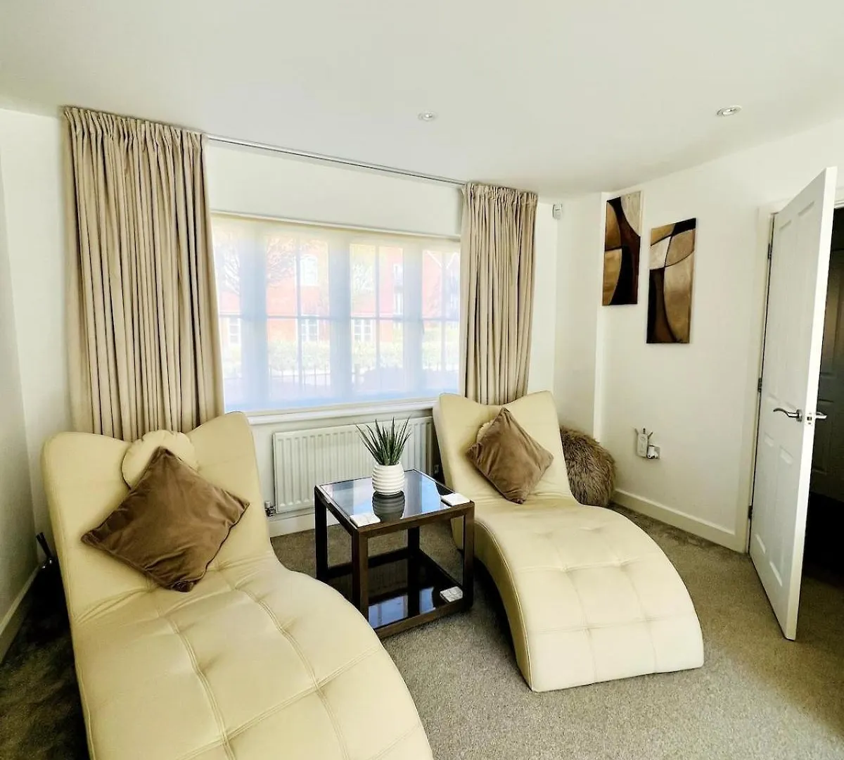 4 Bedroom Home With Study Space Horley