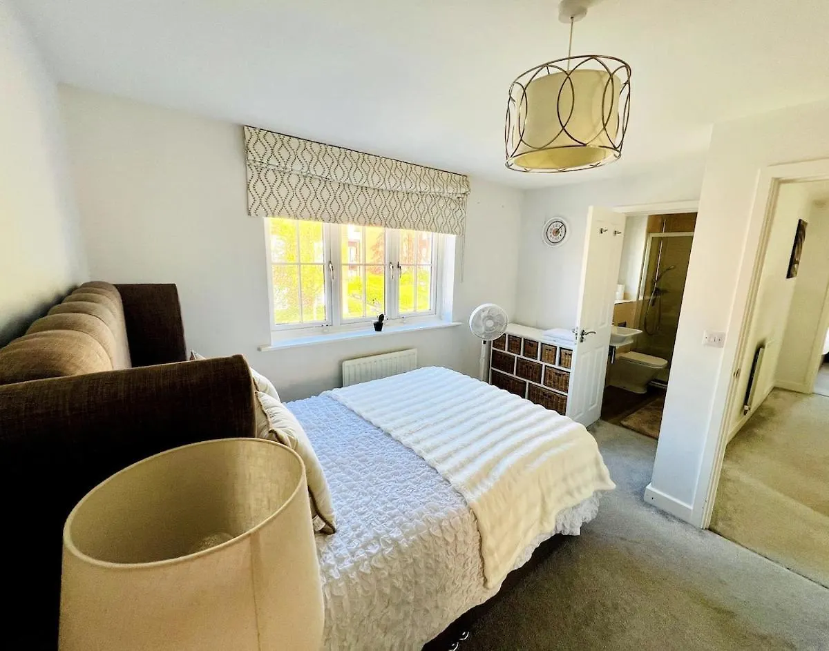 Prázdninový dům 4 Bedroom Home With Study Space Horley